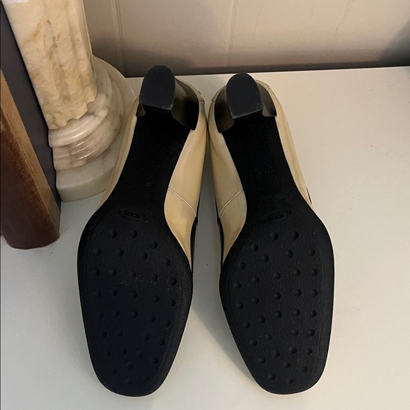 Never Worn | Tod's Beige-Cream/Black Patent Leather Tassel Loafer Pumps! - Picture 12 of 15